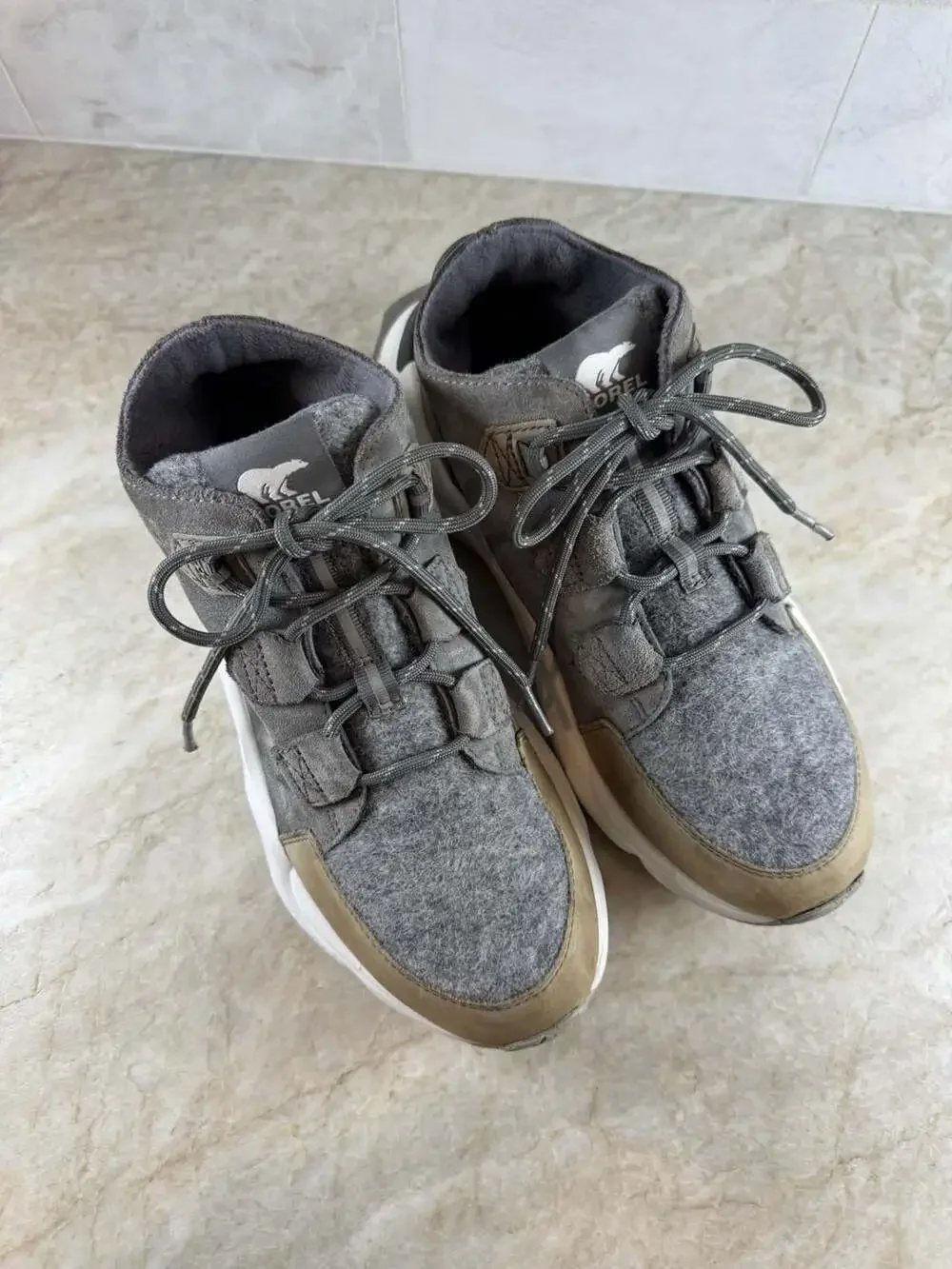 Sorel Kinetic Breakthru Caribou Waterproof Sneaker Boots Gray Women 8.5